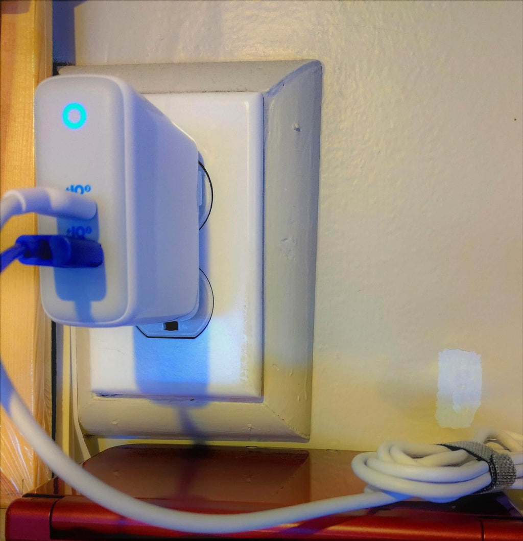 Anker - PowerPort PD 60W GaN Fast Charger and USB-C to C Cable 6ft for Macbook and Mobile Devices - White